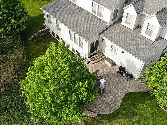 3rd image of 1525 Lupine Ct