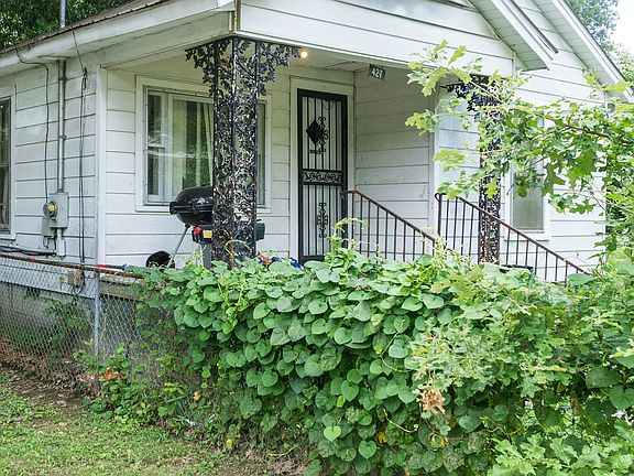 2nd image of 427 Bishop St