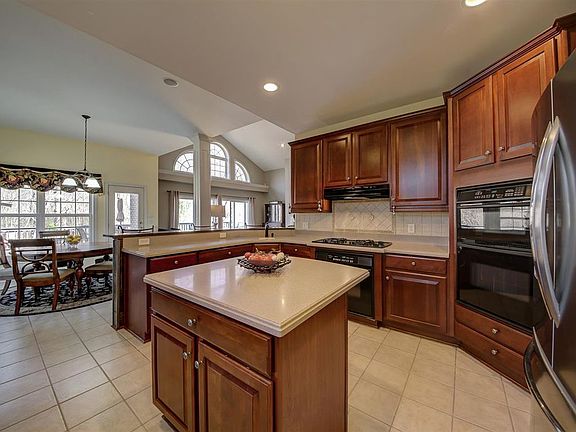 4th image of 2138 Blankenbecker Dr