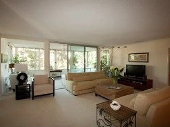 8701 Delgany Ave Unit 202, Los Angeles, CA 90293