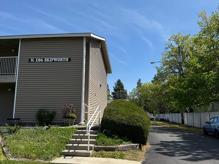 The Villa Building and Drive