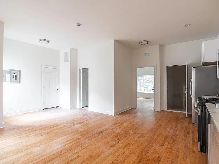 3109 N Harding Ave #1 — Photo 1