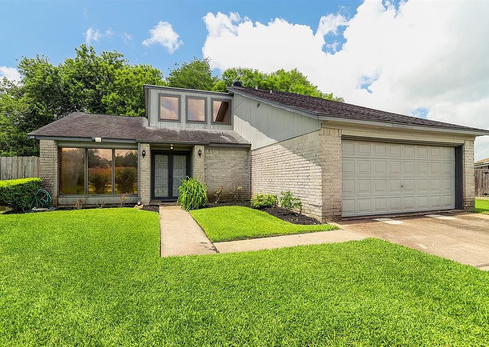 1st image of 2418 Meadow Green Dr
