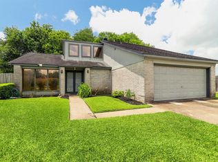 2418 Meadow Green Dr, Pearland, TX 77581