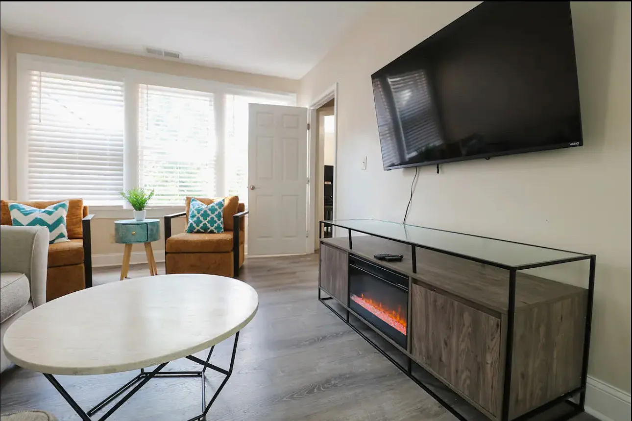 3 bed, 1100 sqft, $1,850 — Photo 2