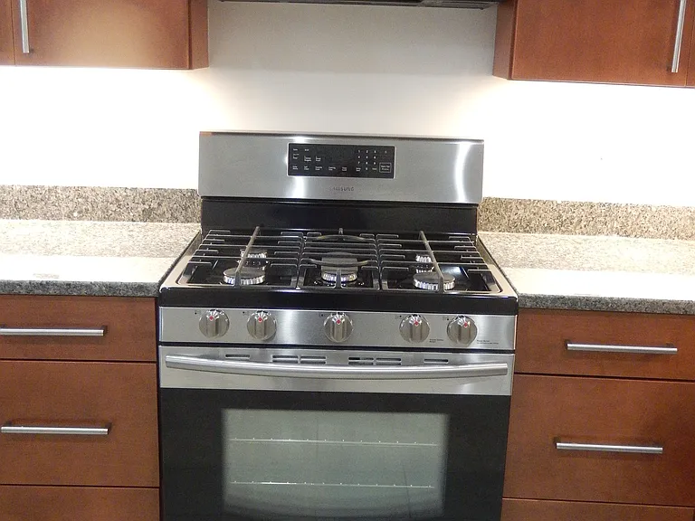 710 7th St SE #5BDRMS — Photo 12