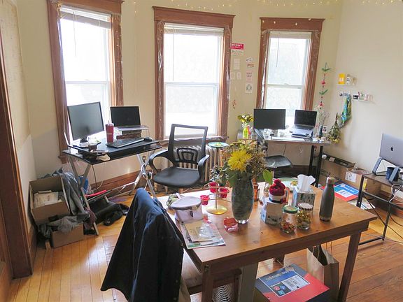 4th image of 25 Winter St #2