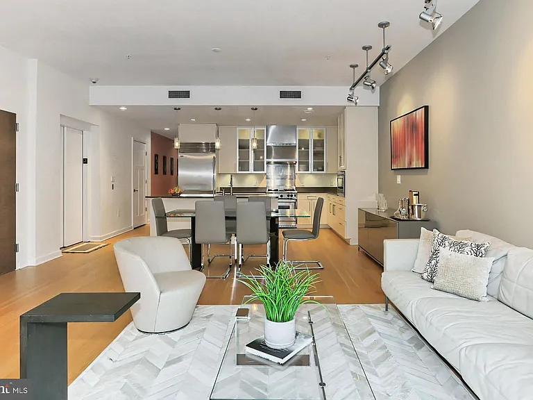 1700 Clarendon Blvd #123 — Photo 18