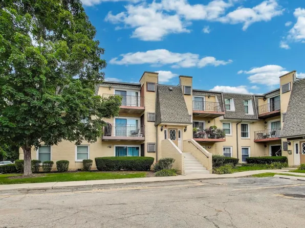 810 N River Rd APT 1C, Mount Prospect, IL 60056