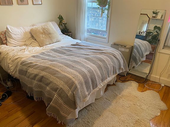 2nd image of 133 Meserole St APT 3L