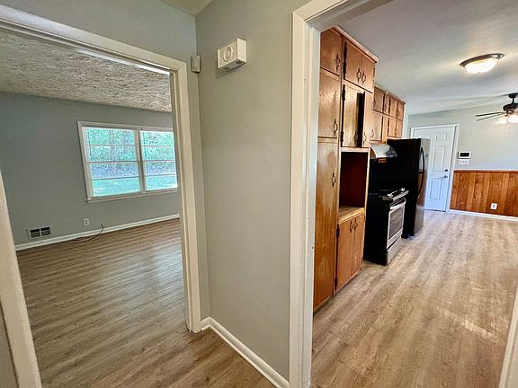5th image of 2612 Dawn Dr