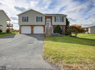102 Quentin Cir, Shippensburg, PA 17257