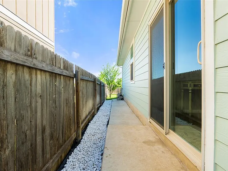 121 Guemal Rd — Photo 22