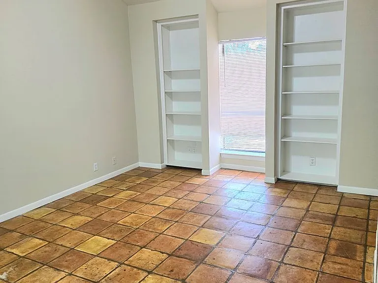2814 Stewart Dr — Photo 6
