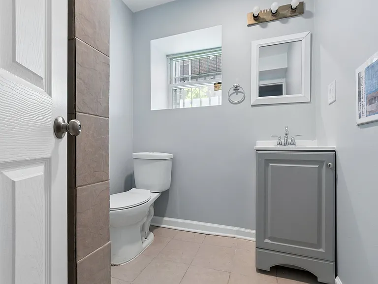 1404 S Hamlin Ave #G — Photo 10