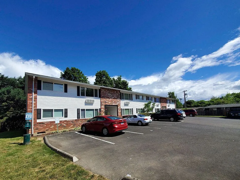 Kristin Apartments — Photo 4