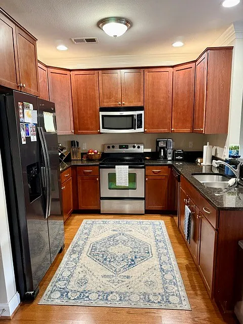 1 bed, 870 sqft, $1,600 — Photo 3