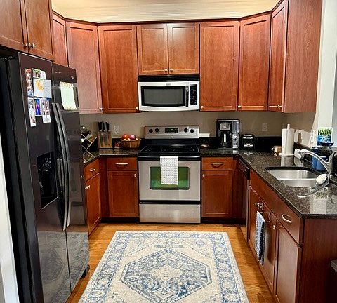 3rd image of 960 Perry St APT 111