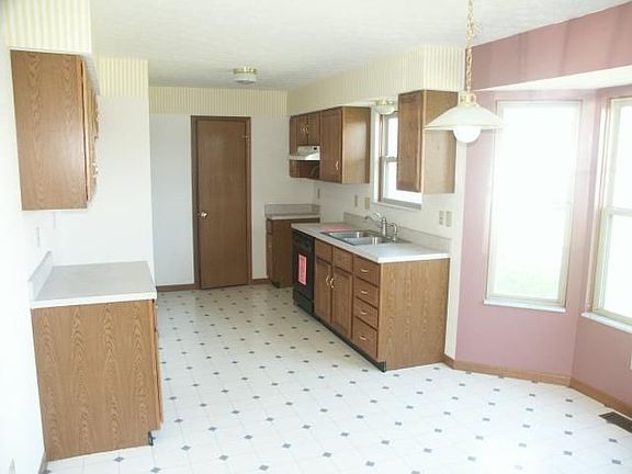 3rd image of 5954 Whitehaven Dr