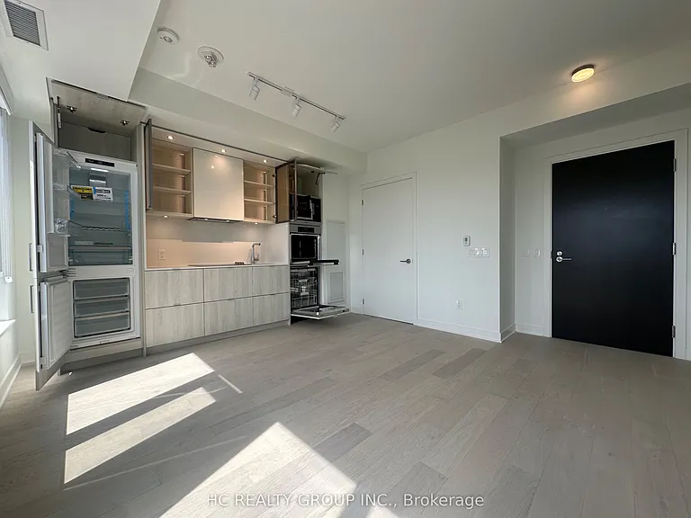11 Yorkville Ave #2502 — Photo 8