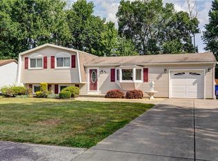 93 Lyrae Dr, Getzville, NY 14068