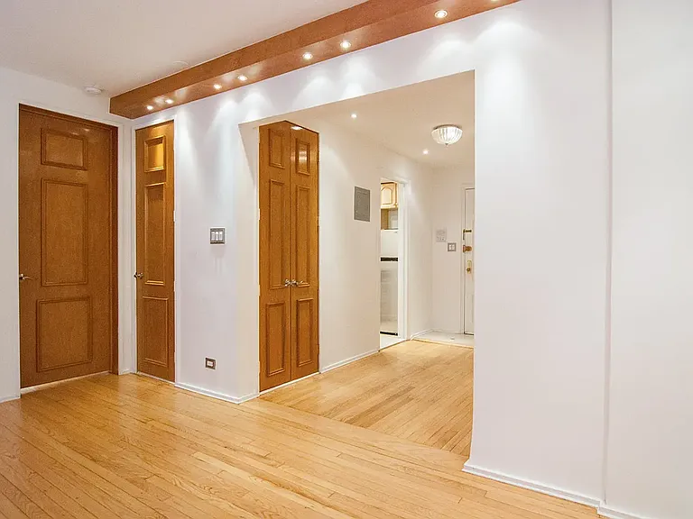 145 W 58th St #4H — Photo 3