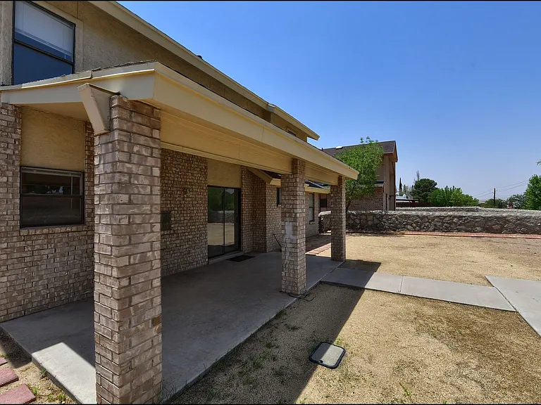 695 Bluff Canyon Cir — Photo 39