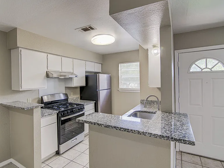 819 Sirocco Dr — Photo 7