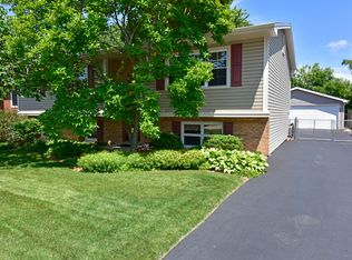 913 Alton Ct, Winthrop Harbor, IL 60096