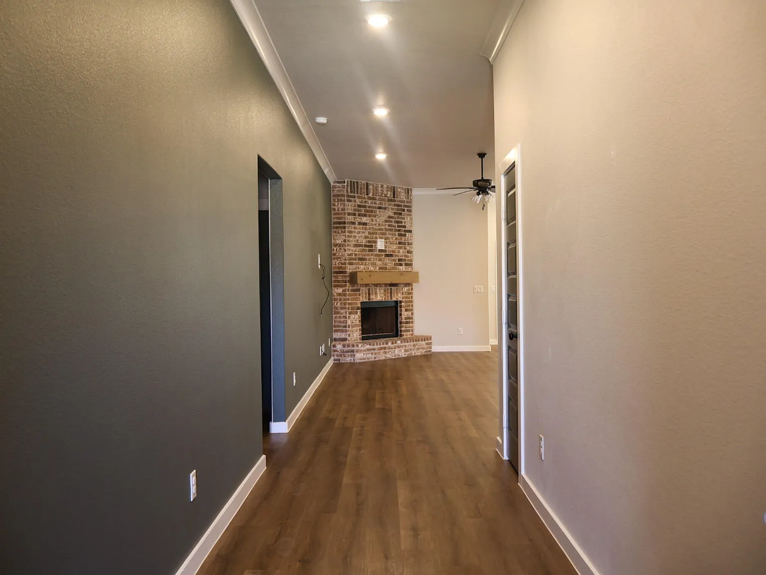 4 bed, 2.0 bath, 2050 sqft, $2,500 — Photo 2