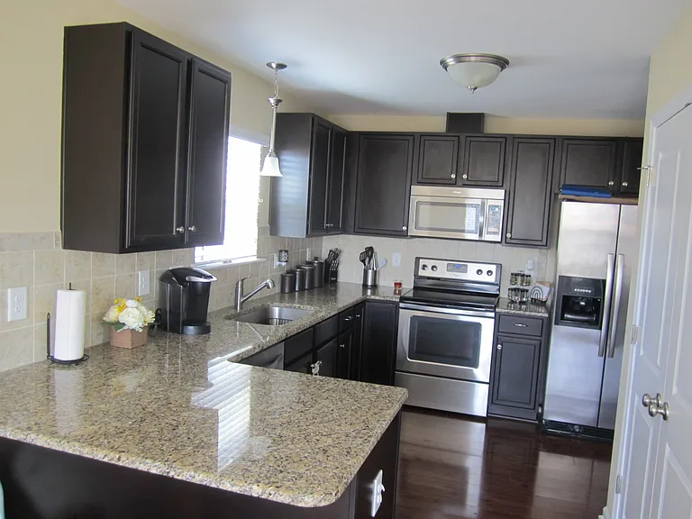 308 Lynden Ln — Photo 7