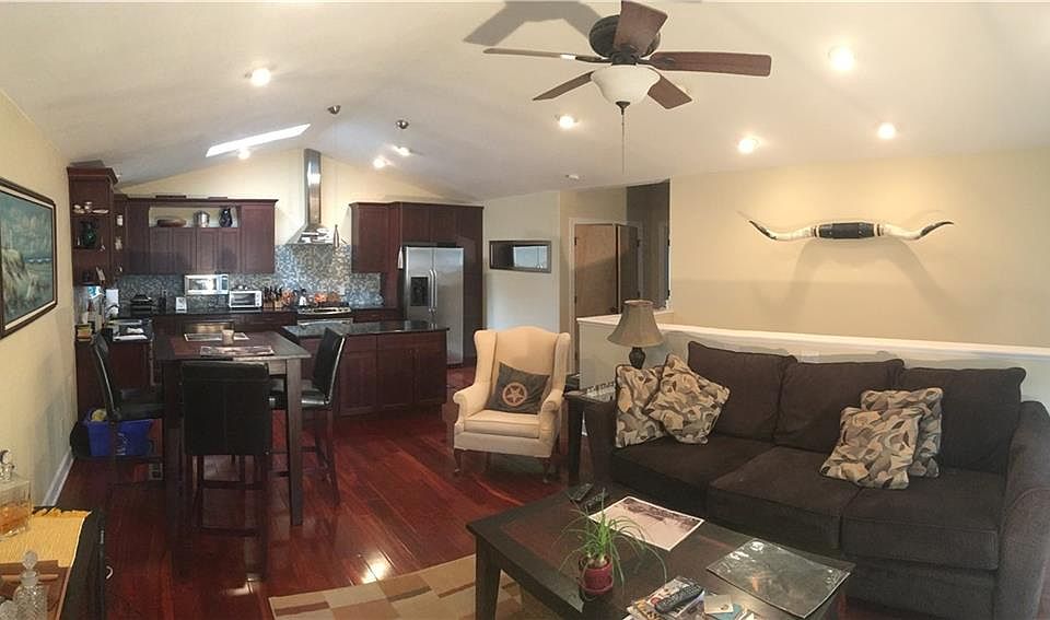 1st image of 305 W Live Oak St #B