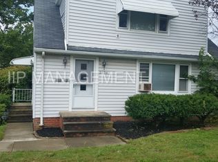 2804 Snow Rd, Parma, OH 44134