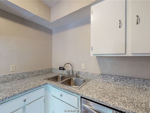 5th image of 1218 Holik Dr #A-d