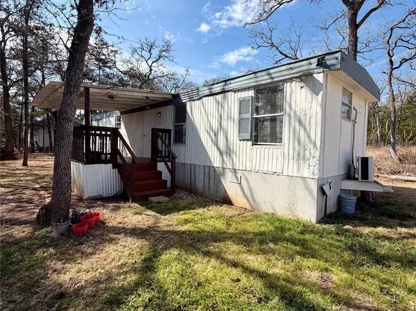 109 Seminole Dr, Smithville, TX 78957