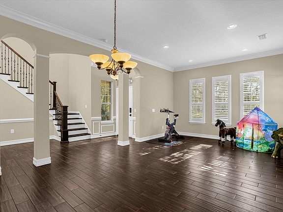 4th image of 6952 Mapperton Dr