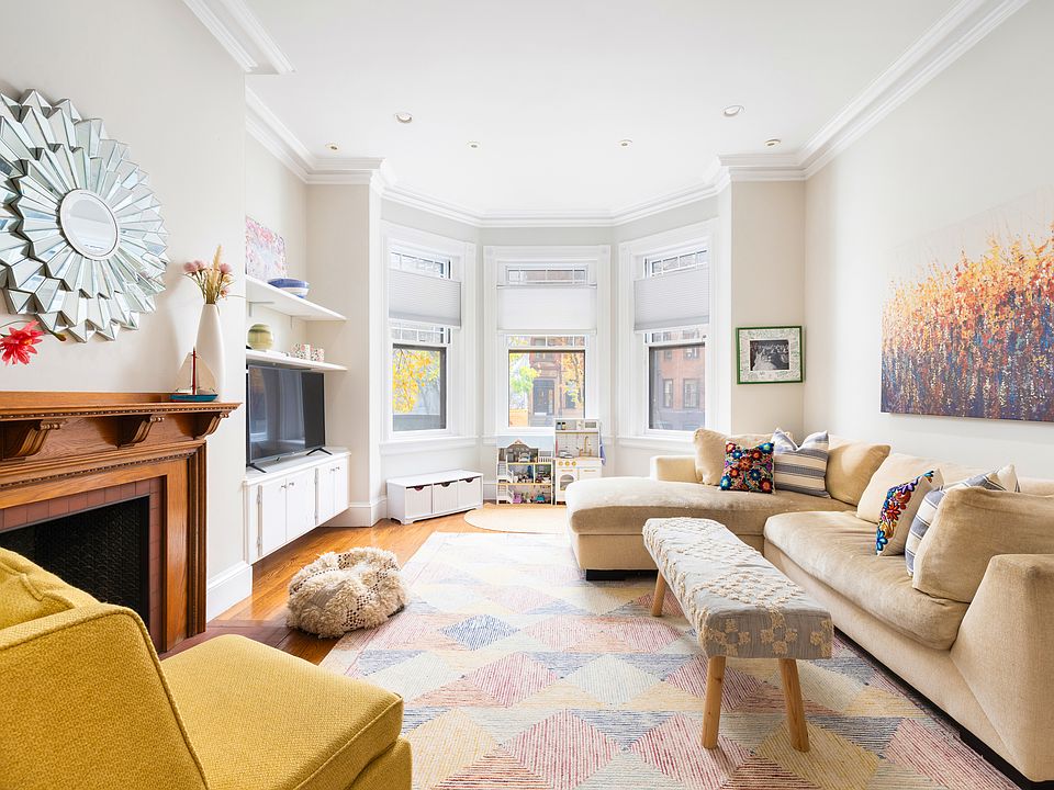 1st image of 380 Marlborough St #4