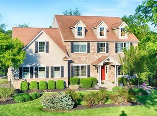 122 Country Chase Dr, Wind Gap, PA 18091