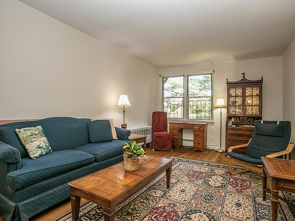 5th image of 705 Palmer Ct APT 1E