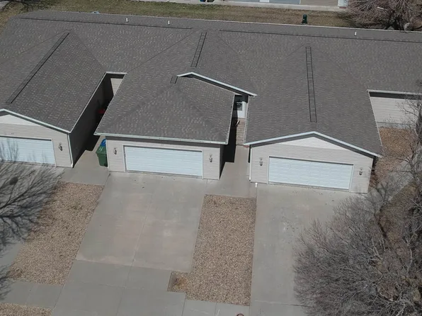 811 W 17th St, Kearney, NE 68845