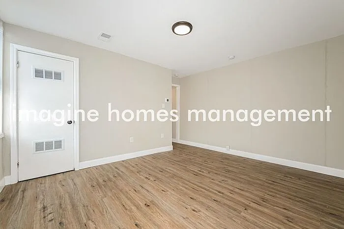 164 S 15th St #2 — Photo 3