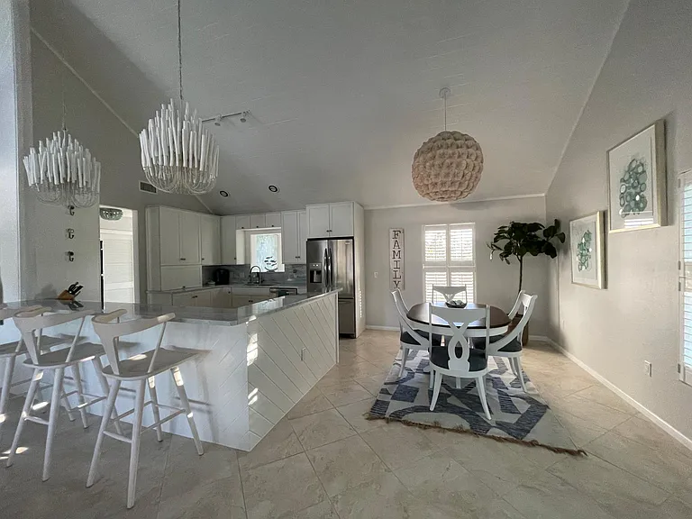 500 Periwinkle Way — Photo 11
