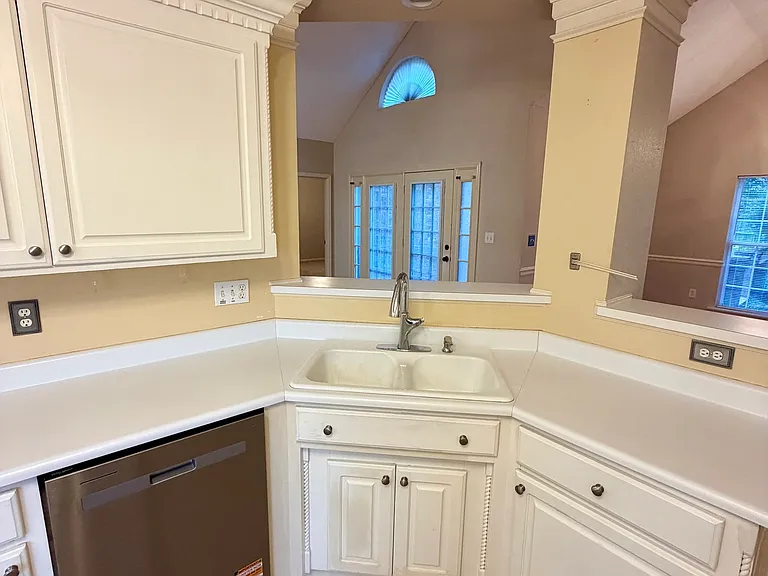 213 Carrington Ln — Photo 24