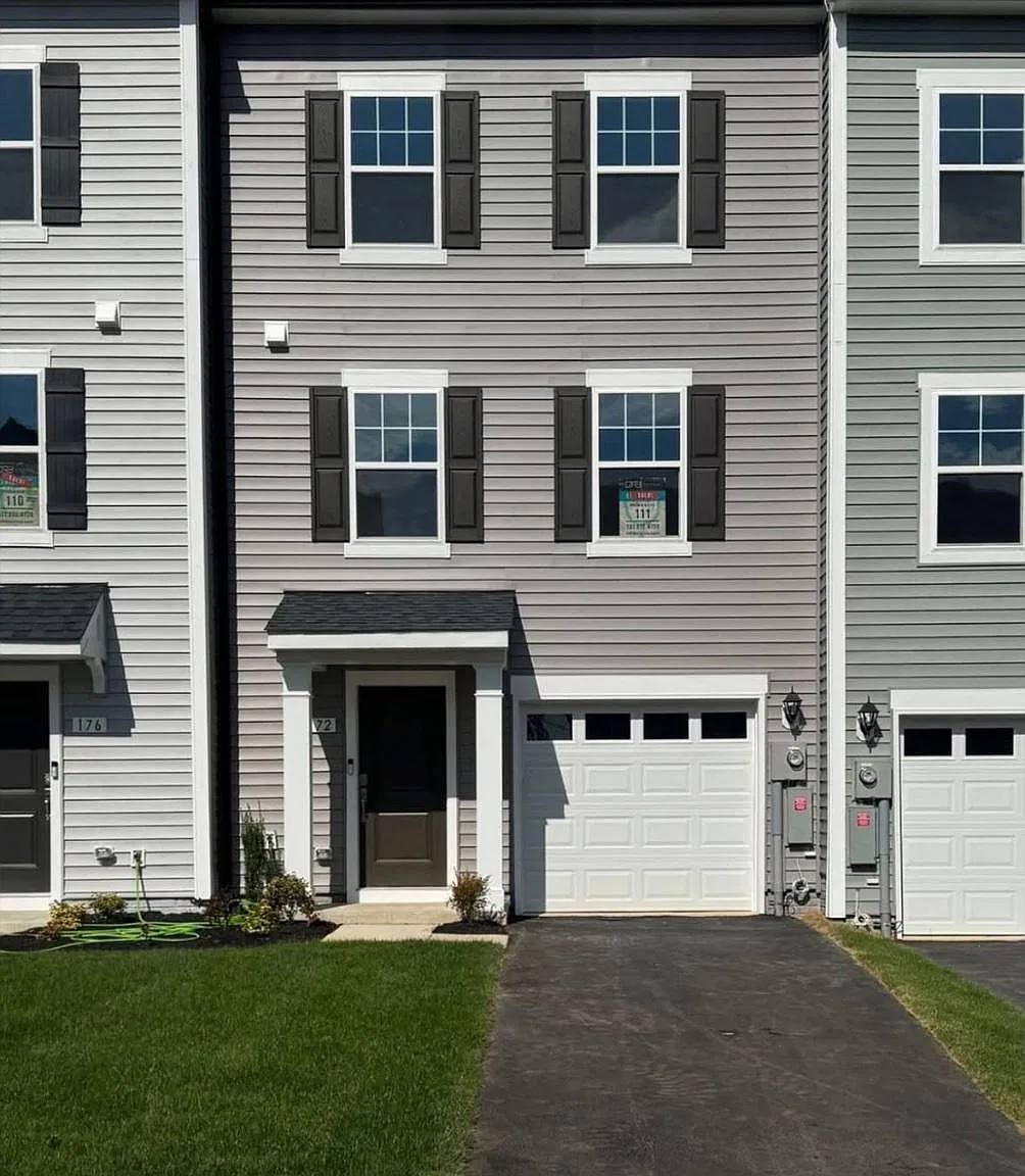 3 bed, 3.5 bath, 1650 sqft, $2,200 — Photo 1