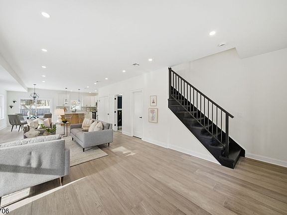 3rd image of 28 Irving St