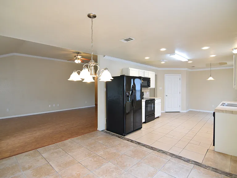 2107 Miller St — Photo 6