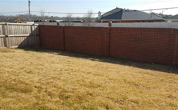2nd image of 909 Bloomfield Dr