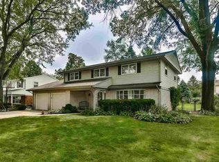 5471 Inverness Dr, Rockford, IL 61107