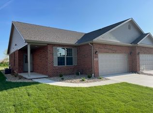 1402 Monterey Pine Dr, Normal, IL 61761