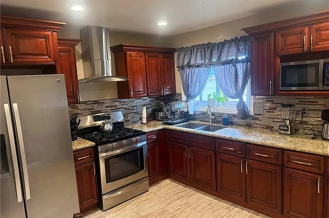 4 bed, 1568 sqft, $3,500 — Photo 4